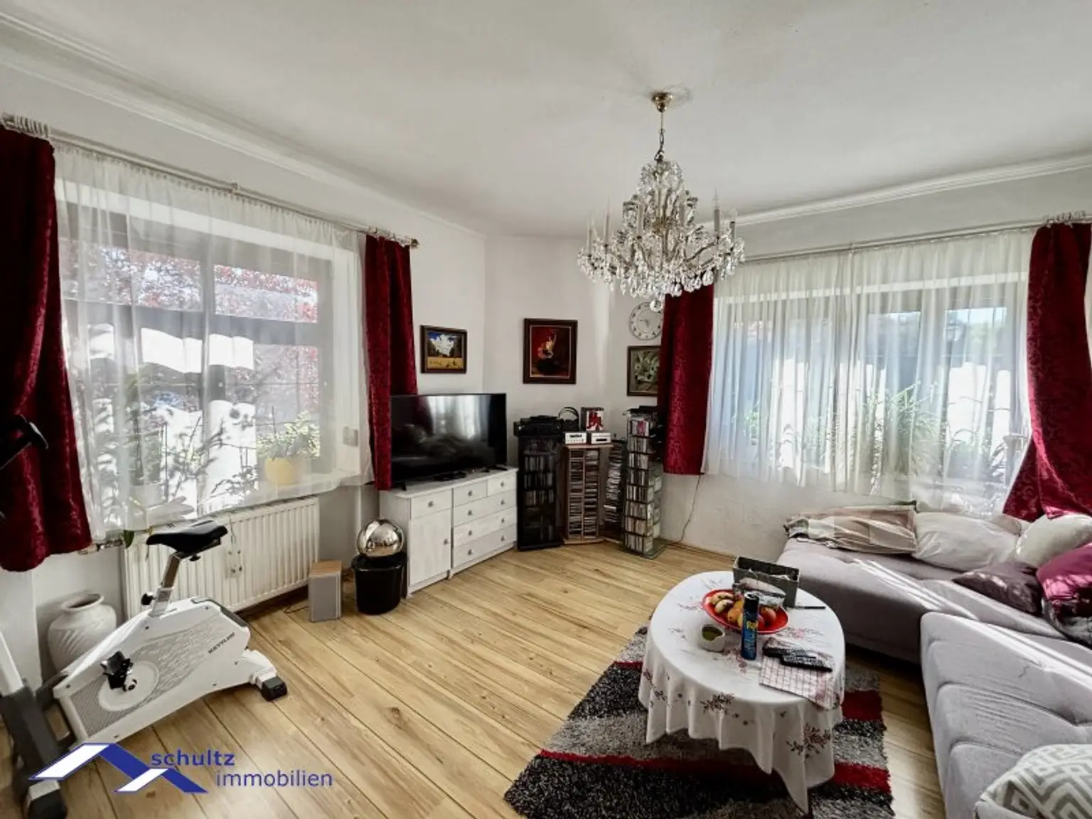 Schönes Einfamilienhaus mit Pool! Besonderes Angebot!