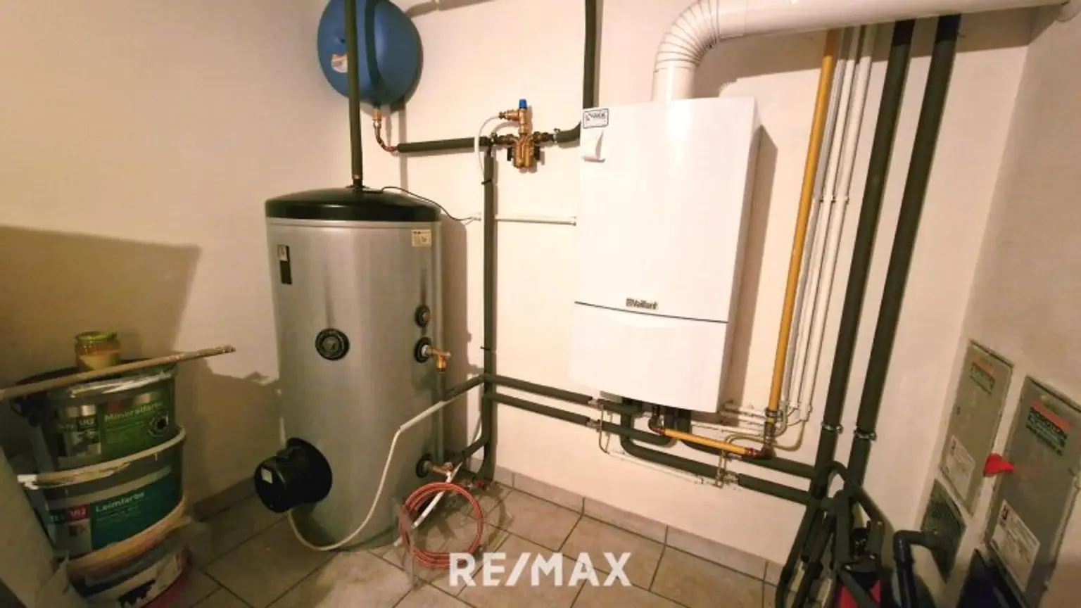 Technik im Keller Raum 1