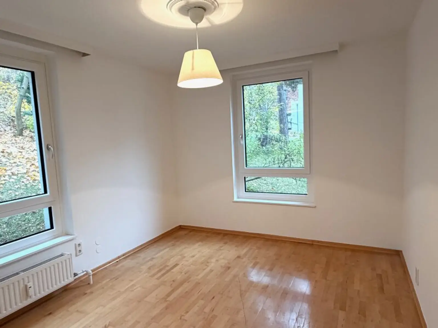 Grünruhelage! Geräumige 4 oder 5 Zimmer-Wohnung mit Loggia & Indoor-Pool