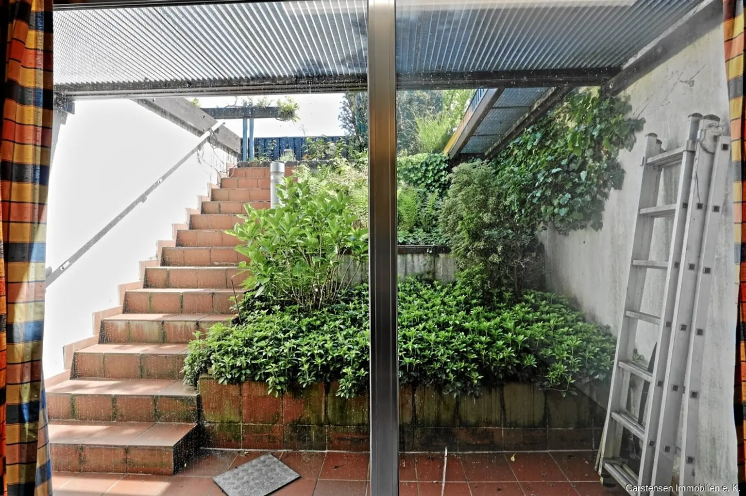 Außentreppe in den Garten