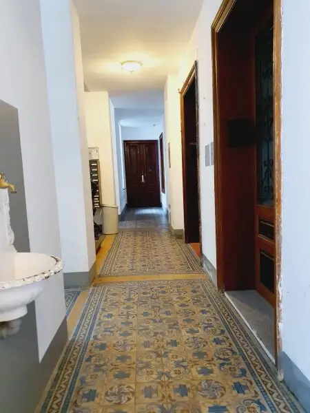 Unsanierte Wohnung in einem wunderschön sanierten Stilaltbau - Gaußplatz/Augarten