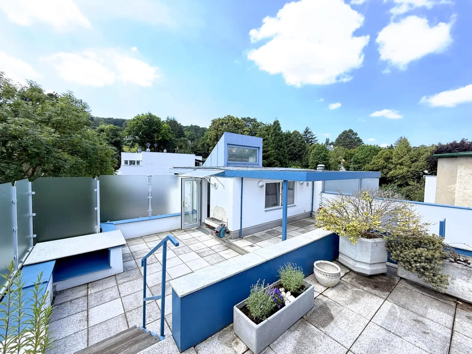 Modernes Atelier, Loft, Dachterrasse im Neunzehnten // Modern Studio, loft, roof terrace in the nineteenth //