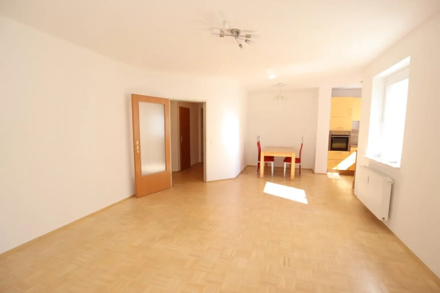 Junge & schöne 71,50m² 2 Zi City-Gartenwohnung mit 123m² Eigengarten & Tiefgarage am St. Veiter Ring