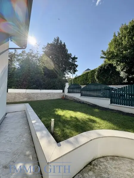 GROSSZÜGIGE DOPPELHAUSHÄLFTE IN GRÜNRUHELAGE MIT WIENBLICK IN MARIA ENZERSDORF ZU MIETEN!