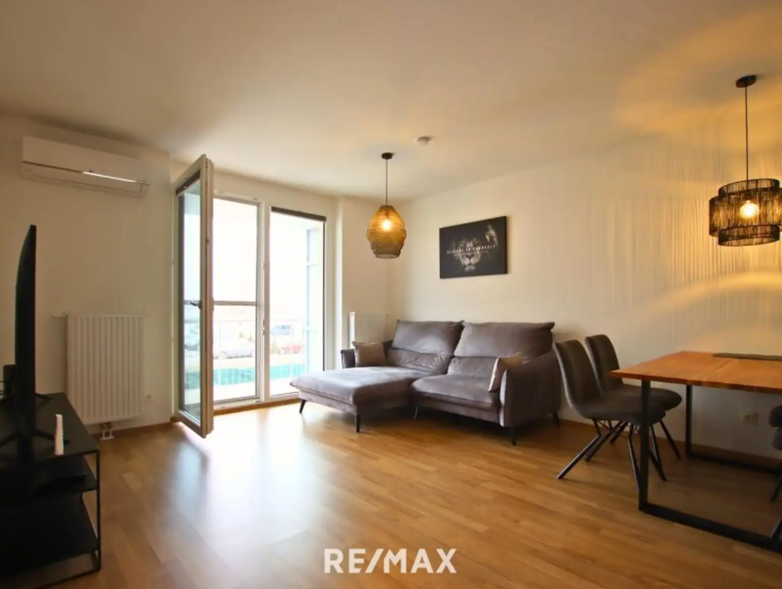 Wohnzimmer Blick Richtung Balkon