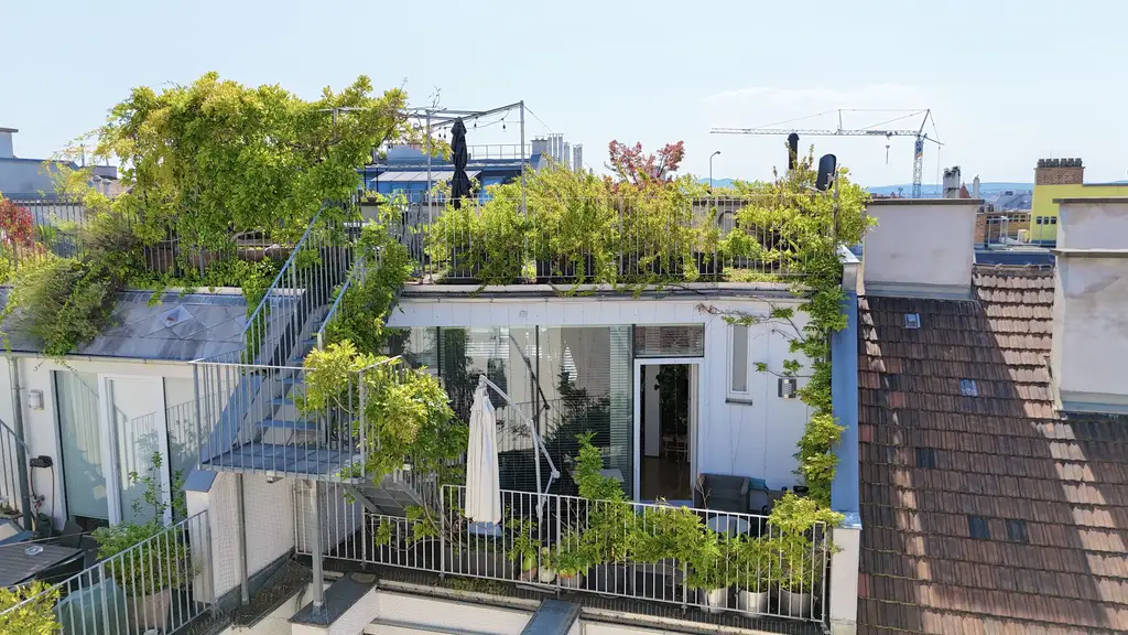 Grüner Dachgarten mit Blick über Wien I exklusive DG - Wohnung I Großzügige Fensterflächen mit Rollläden I Klimaanlage
