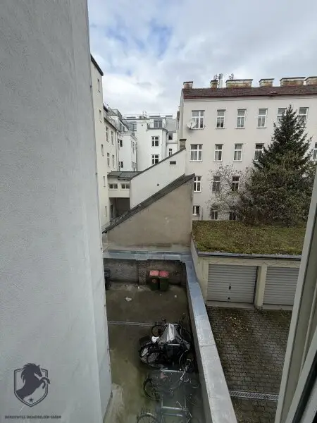 Charmante 1-Zimmer-Altbauwohnung mit separater Küche