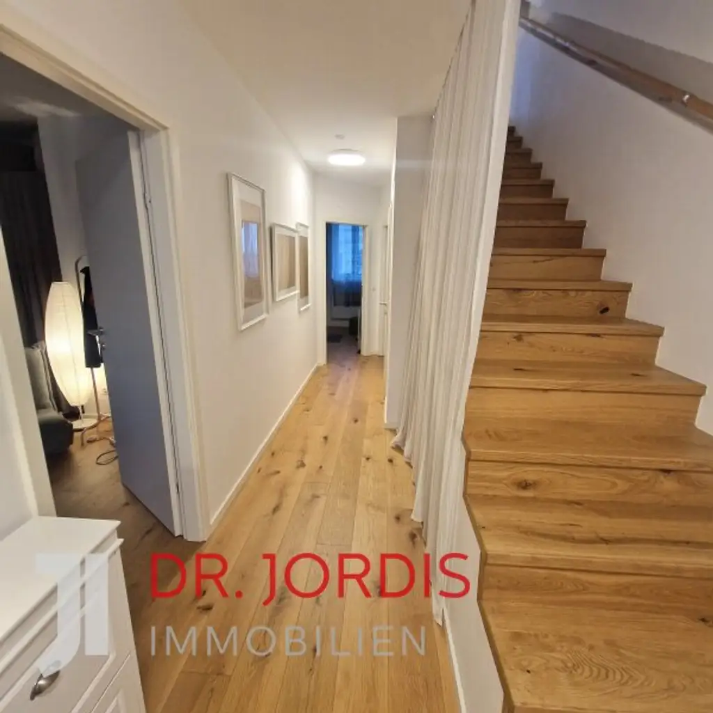 Maisonette- Dachgeschosswohnung mit Terrasse und Fernblick bis Schönbrunn, möbliert