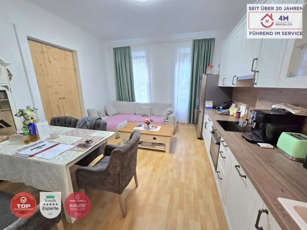 Topsanierte Altbauwohnung in Ruhelage aber Zentral