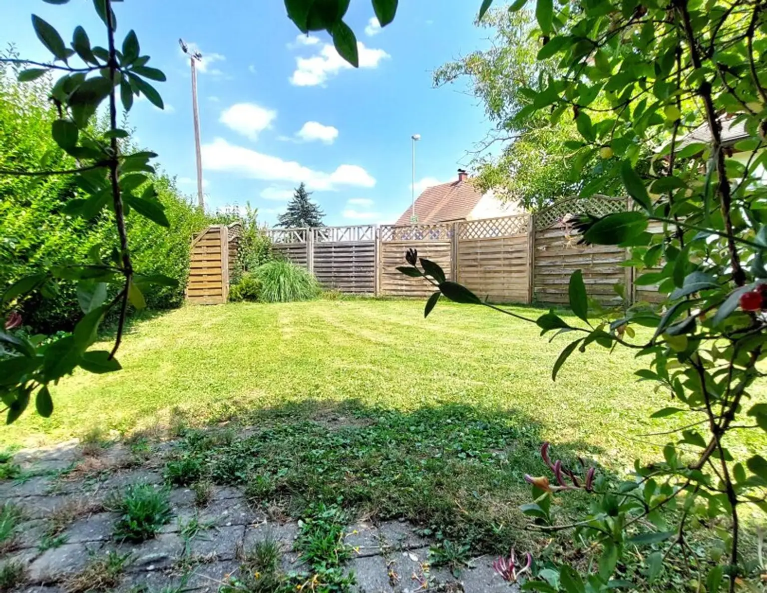 **Großzügiges Ein - Mehrfamilienhaus mit vielen Möglichkeiten in Burgau**