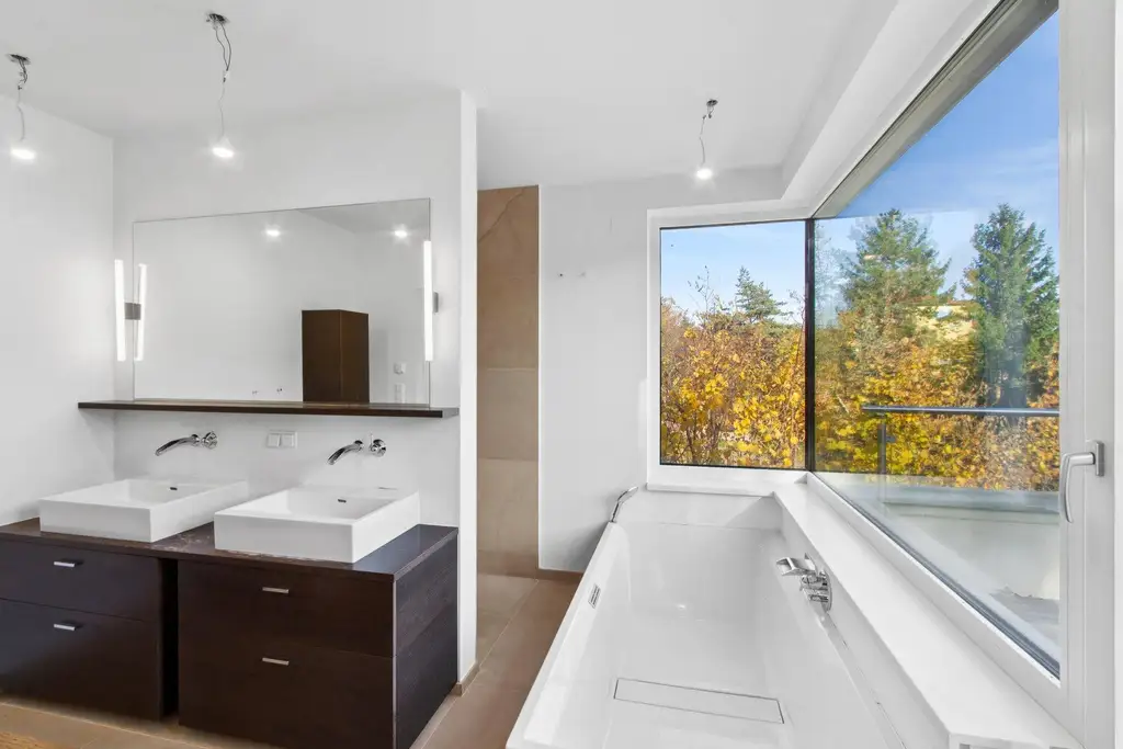 Exklusive Luxusvilla in absoluter Ruhelage mit Pool!