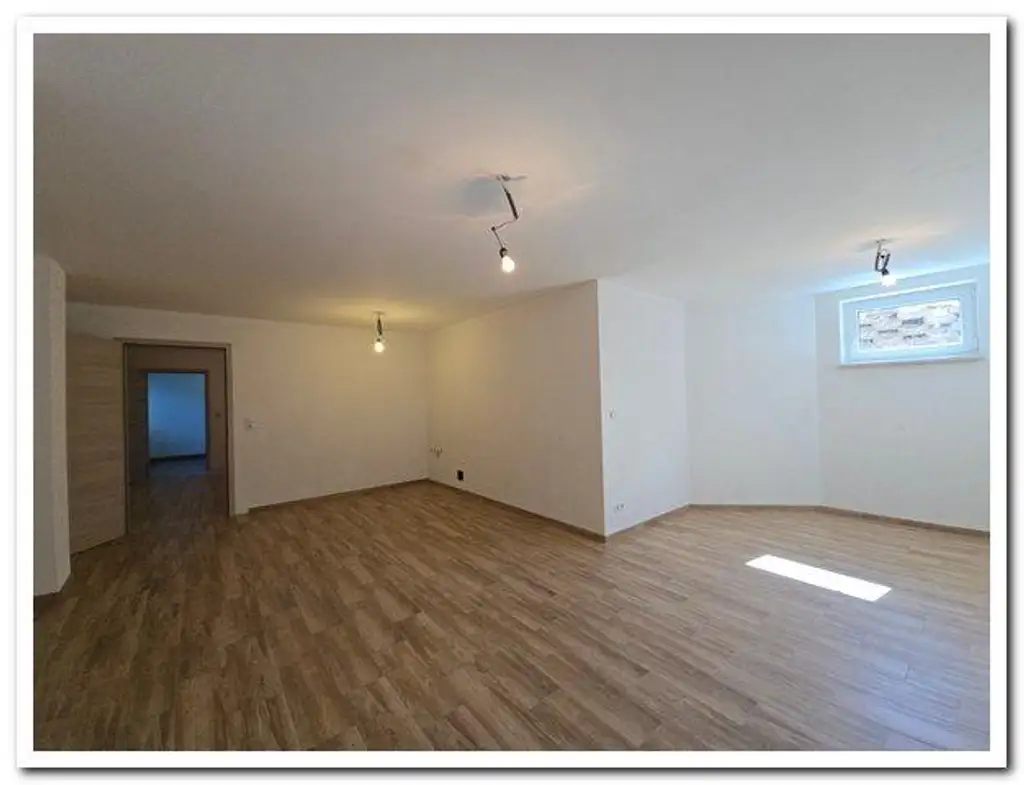 3701 nahe Großweikersdorf/Großwiesendorf: Modernes Einfamilienhaus mit Wohnkeller (sep. Eingang)