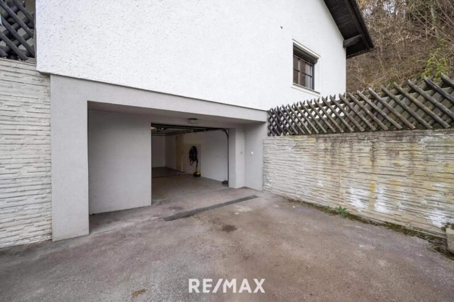 Einfahrt Doppelgarage