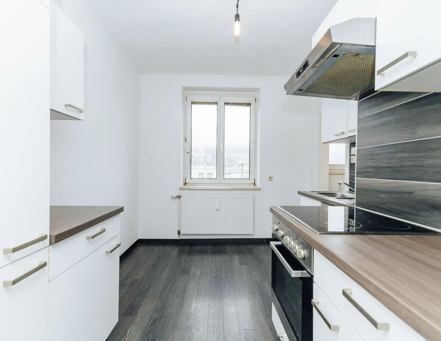 *MODERN SANIERT* I ZENTRALE LAGE I AB SOFORT VERFÜGBAR I BALKON I CARPORT OPTIONAL I HAUSTIERE WILLKOMMEN I BODENEBENE DUSCHE I WG TAUGLICH I PROJEKT WOHNEN I