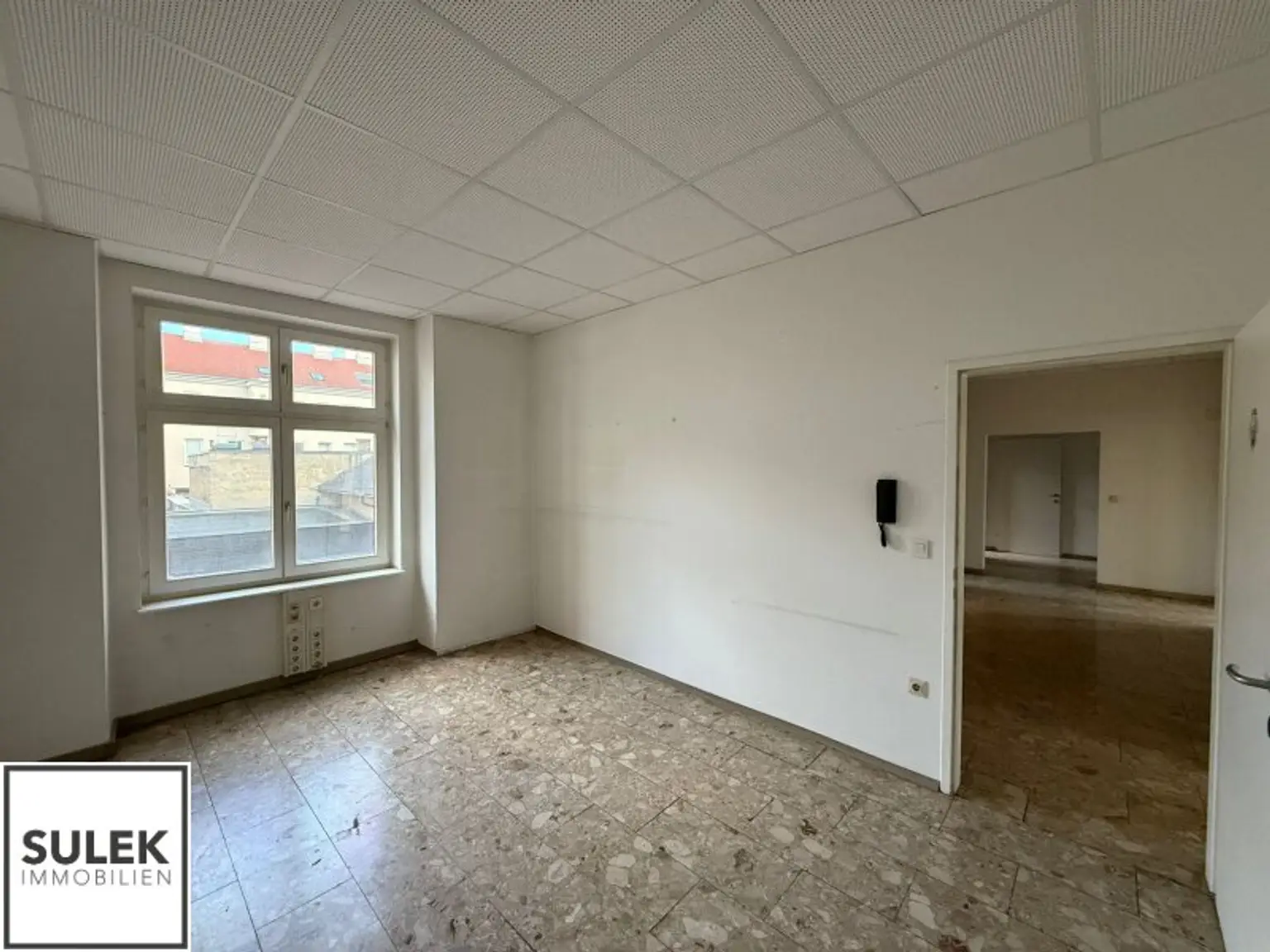 Ganzes Haus zu mieten: 1 Geschäftslokal, 1 Büro, 2 Wohnungen nahe U1