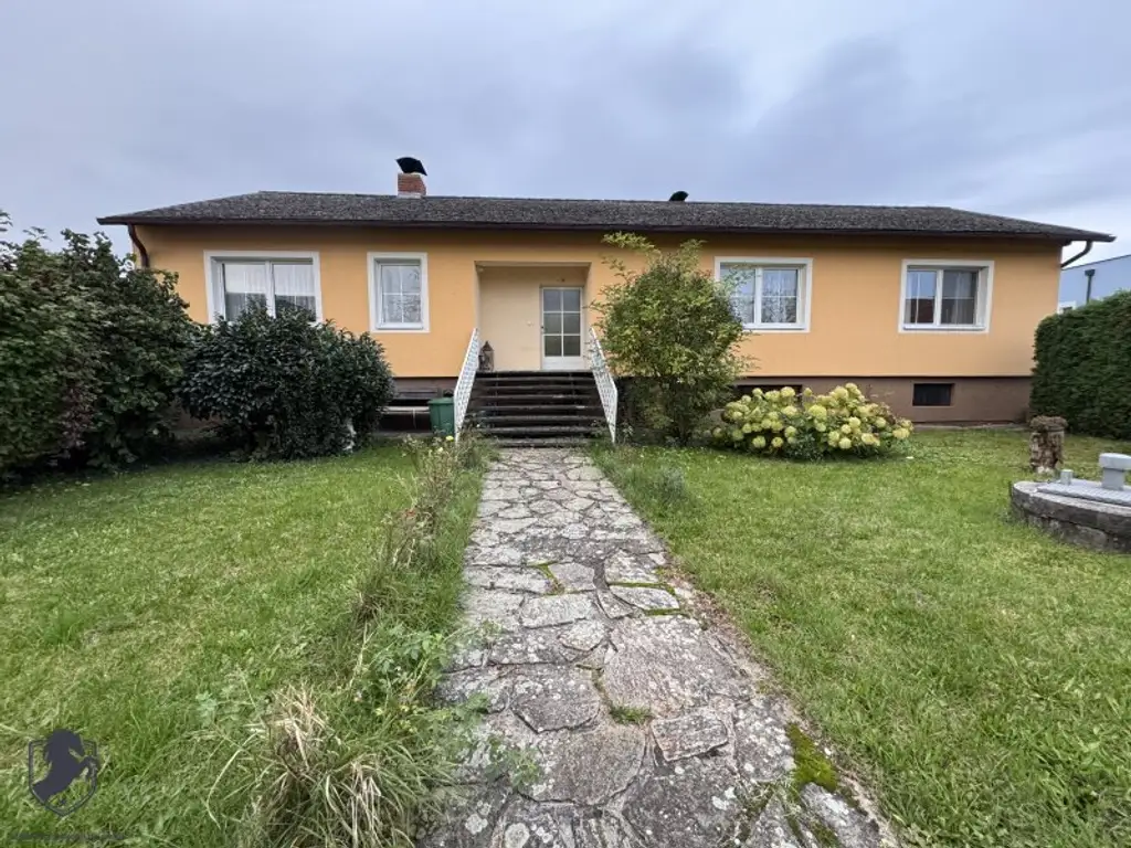 Einfamilienhaus mit Garten, Garage zu vermieten