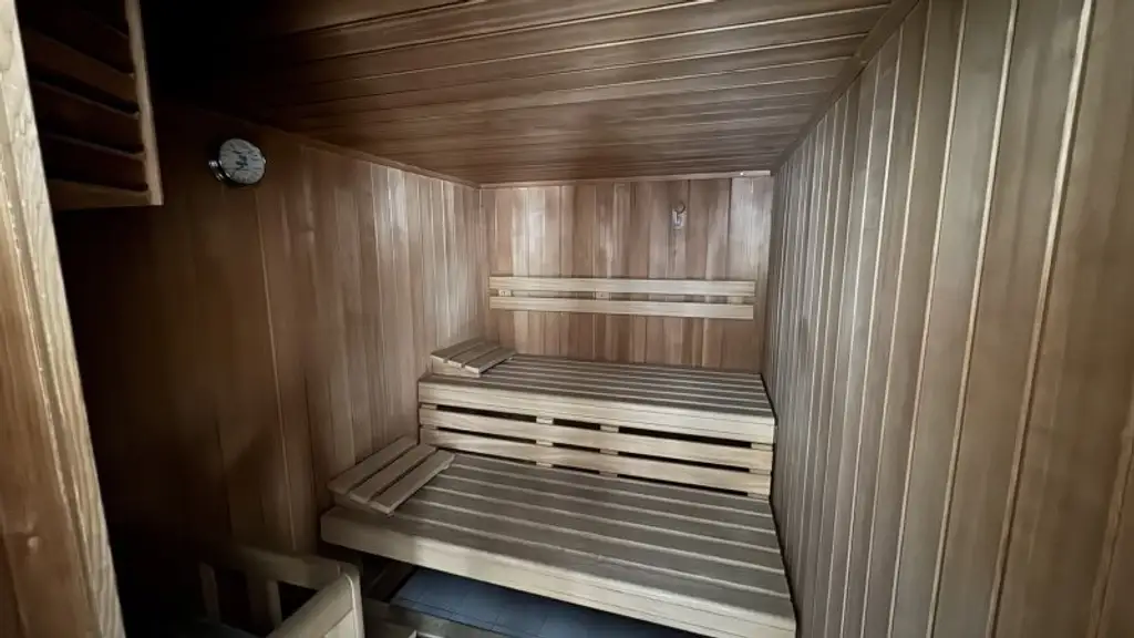 Lage Lage Lage - 99 m² Wohnung mit Potenzial & 4 Zimmern Nähe Kutschkermarkt