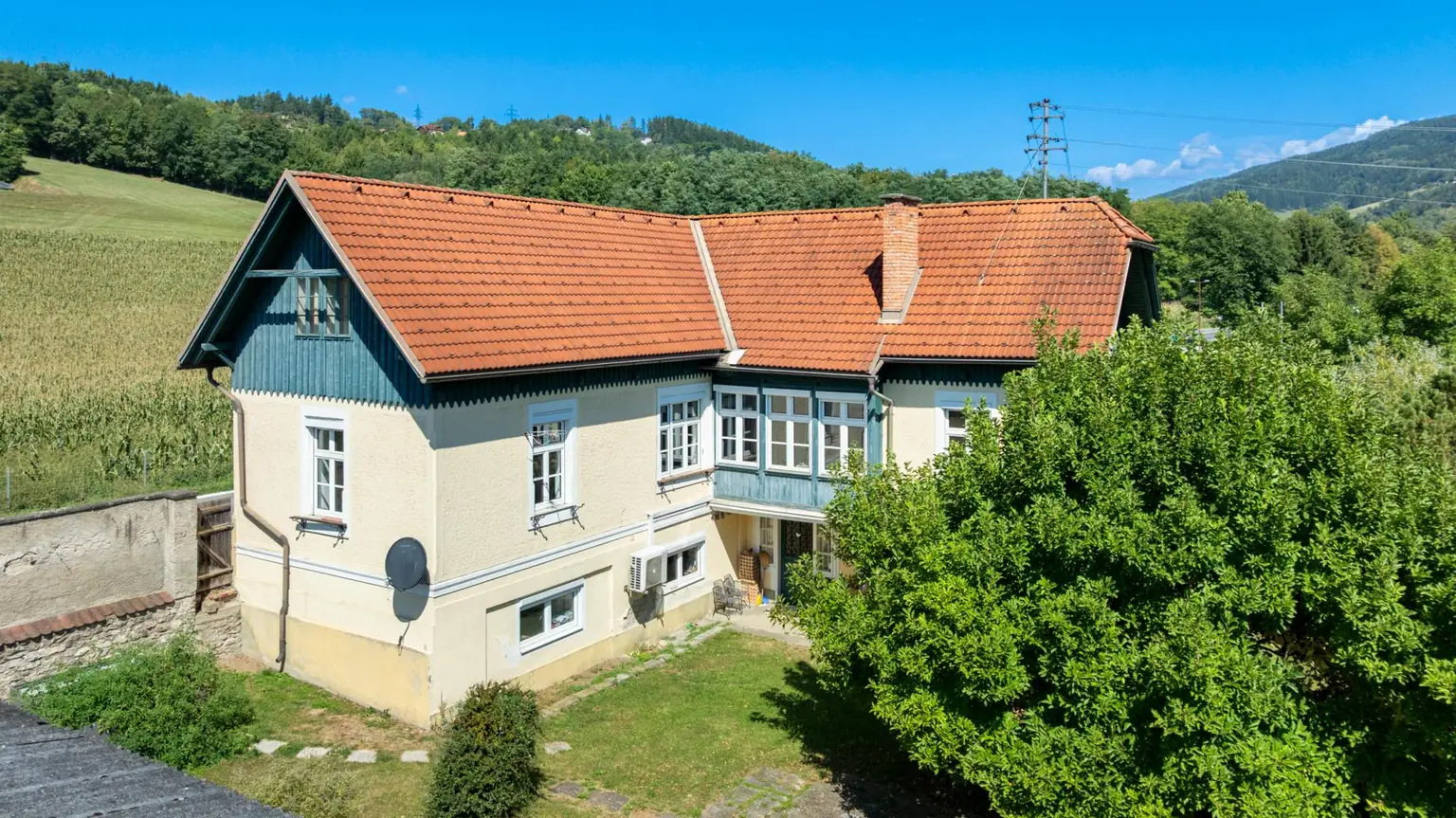 Großzügiges Haus in zentraler Lage samt großem Grundstück mit attraktivem Entwicklungspotenzial