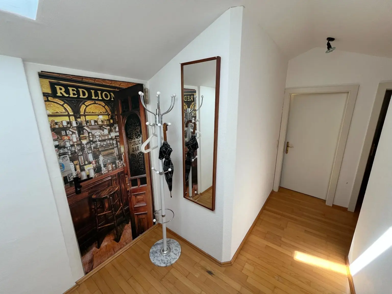 OPEN HOUSE! Großzügiges leistbares Wohnhaus mit 3 getrennte Wohneinheiten, Traumgarten, Doppelgarage und vielen Parkplätzen Tuffeltsham in Redlham