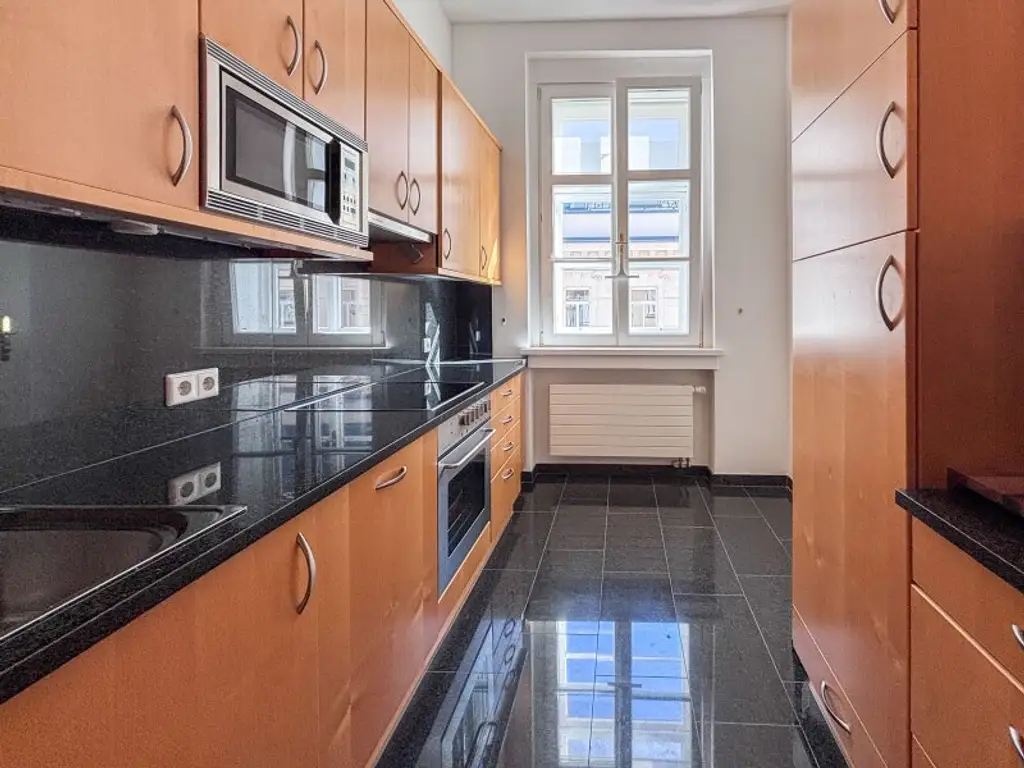 Komplett möblierte, helle Stadtwohnung – Ihr neues Zuhause am Stephansplatz/Graben!