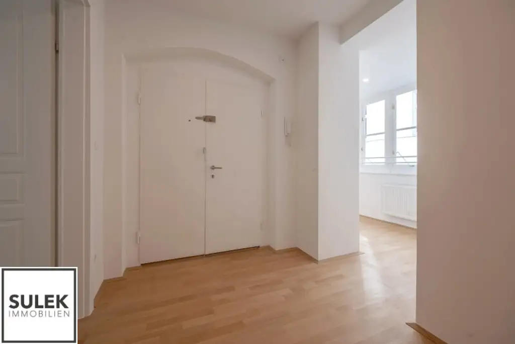 VIDEO-TOUR: traumhafte 3 Zimmer DG-Wohnung mit großem Wohnsalon in Bestlage * mit Blick zum Stephansdom *