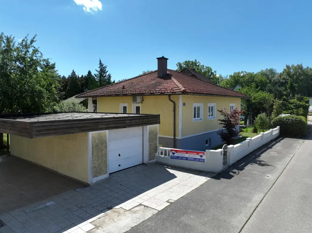 Netter Bungalow mit Garten und Pool