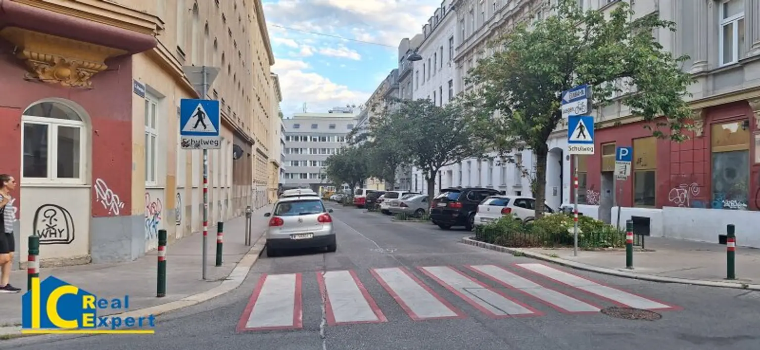 Verkehrsberuhigte und begrünte Einbahnstraße