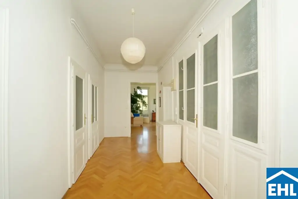 Historische Villa mit Baugrund in exklusivster Lage des 13. Bezirks