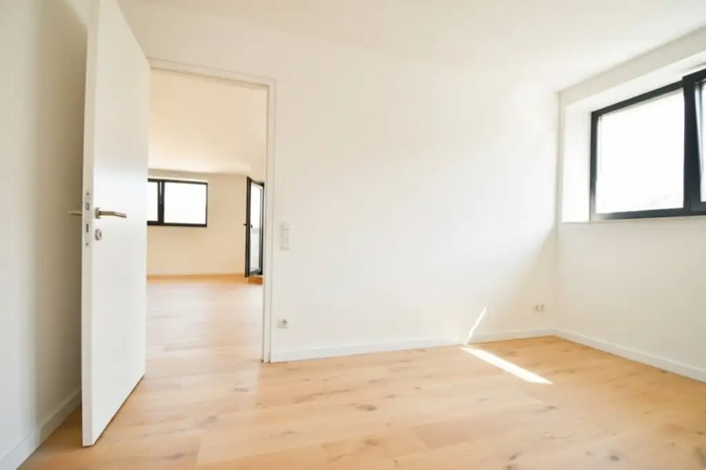 Charmantes Dachgeschoss-Domizil mit Loggia in urbaner Toplage