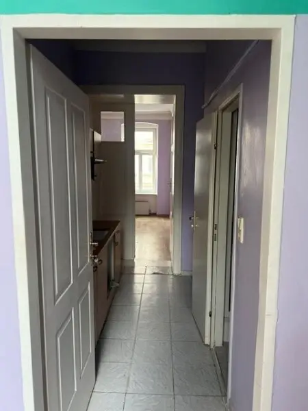 Renovierungsbedürftige Altbauwohnung mit Potenzial nahe Brunnenmarkt