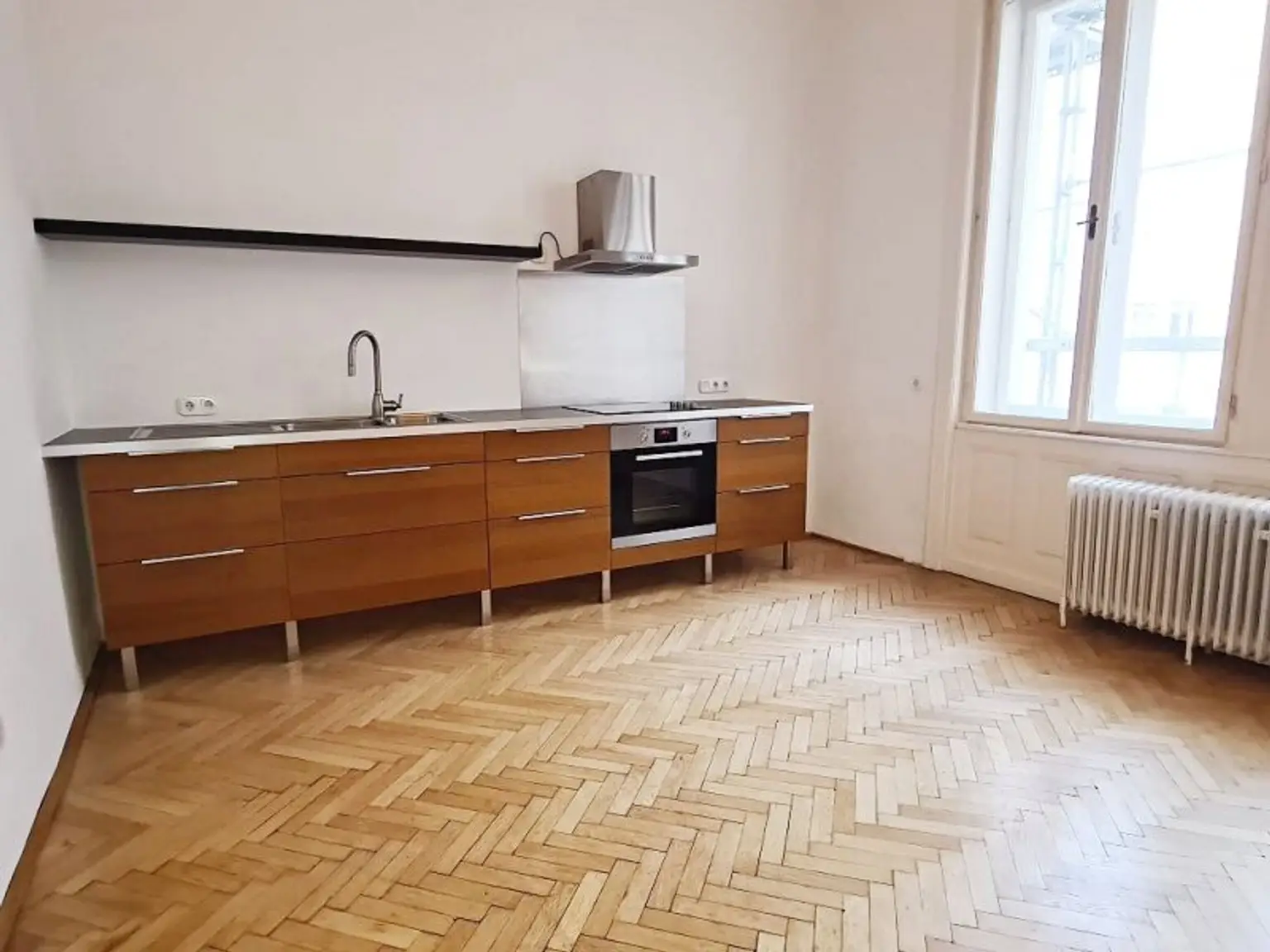 MÖLLWALDPLATZ, gepflegte 59 m2 Altbau, Wohnküche, 1 Zimmer, Duschbad, Parketten, Flügeltüren, U1-Nähe