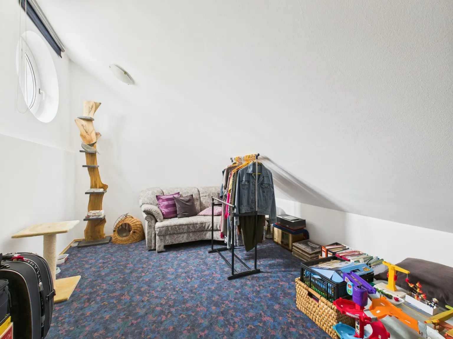 LINZ-URFAHR (Katzbach)  Mietwohnung ca.73 m² Wohnfläche, 3 Zimmer + Galerie und verglaster Loggia