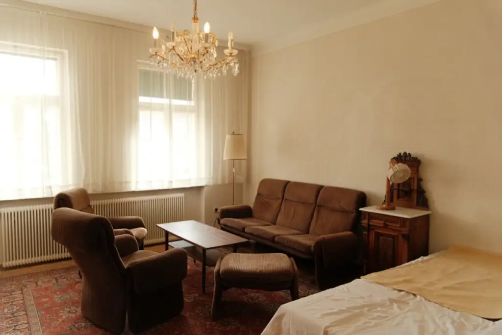 Zistersdorf: A5 - Nähe: großzügiges Wohnhaus ( 2 Wohneinheiten ) mit traumhaften Garten, Garage und Werkstatt