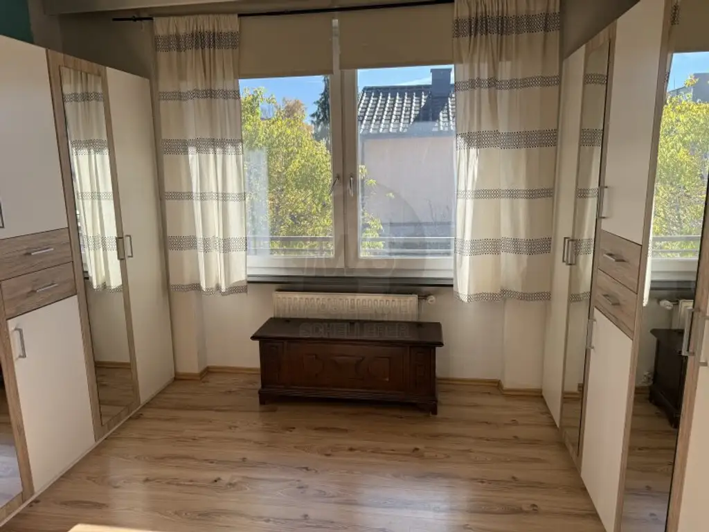 Großes Wohnhaus in Wels!     Besichtigungstermin SA 22.11. 10-12 Uhr!