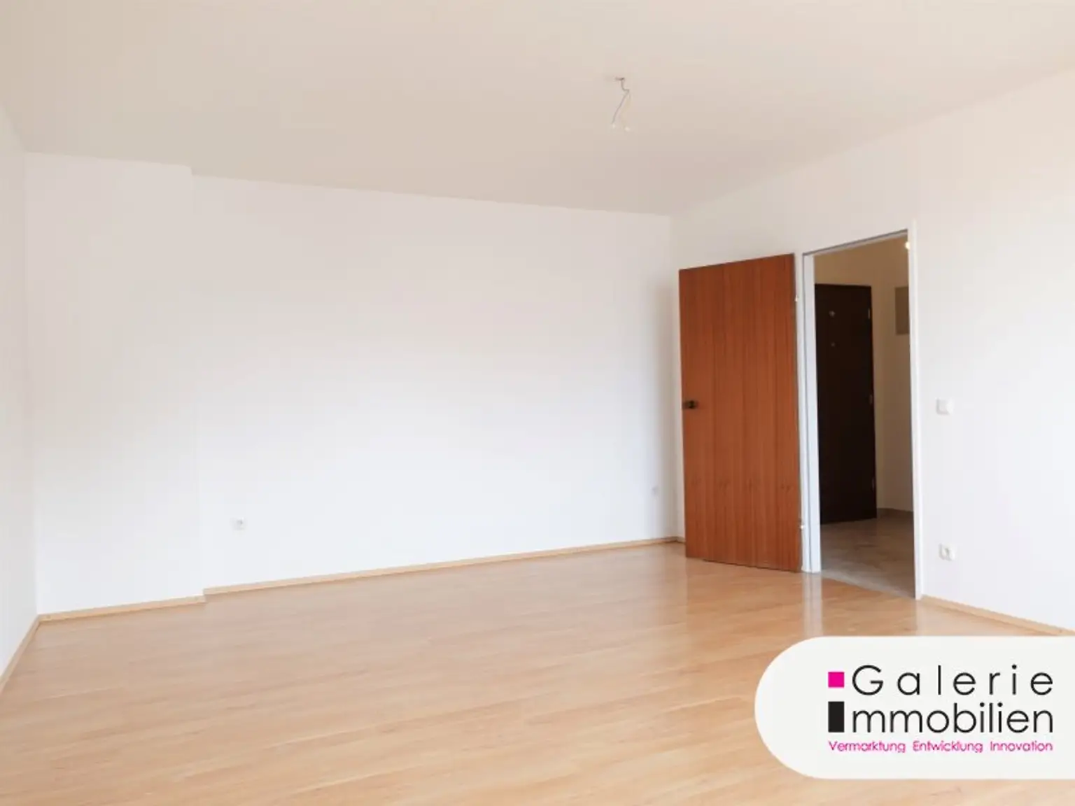 VIDEO: Sehr schöne 4-Zimmer-Maisonette, 3er-WG-geeignet, mit Fernblick und Garage!