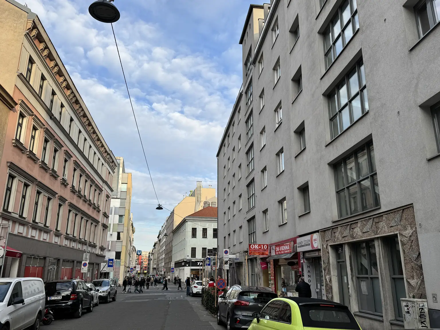 TOP SANIERTE NEUBAUWOHNUNG NUR WENIGE SCHRITTE ZUR U1