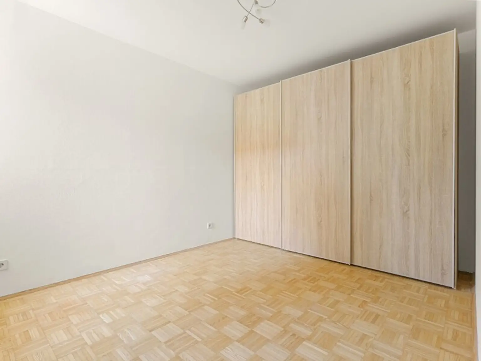 Schöne und teilmöblierte 2 Zimmer Wohnung 65m² mit Westloggia und Tiefgarage in Viktring - Rekabachweg