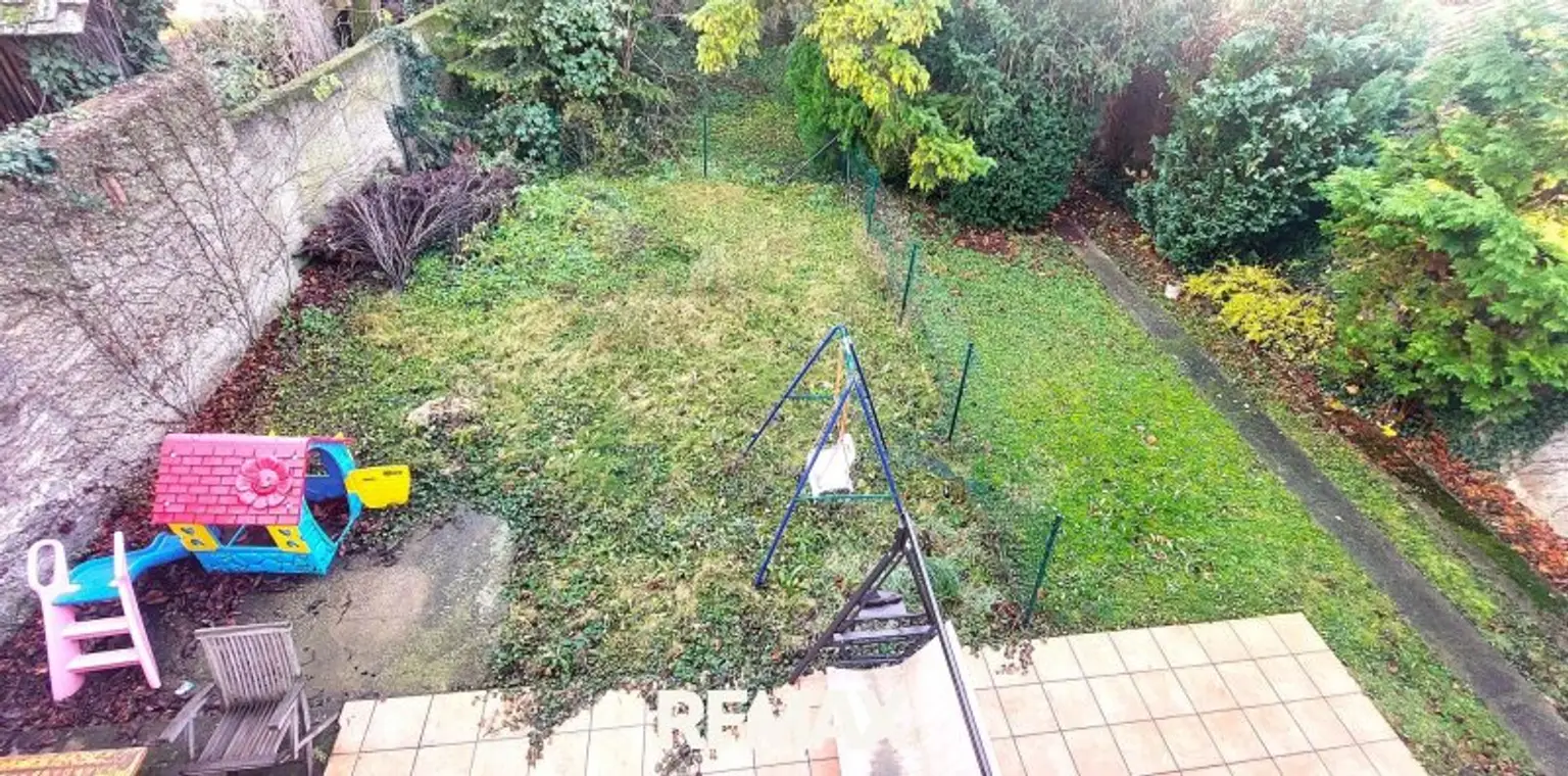 Garten mit Kinderspielfläche