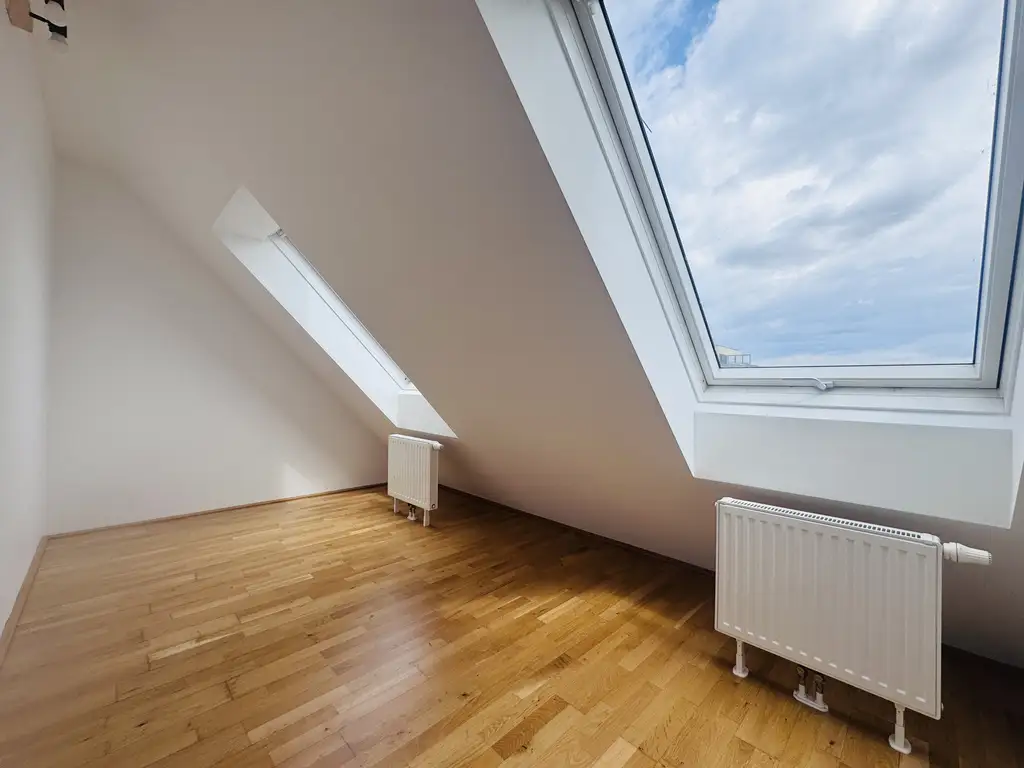 Lichtdurchflutete Dachgeschoss-Maisonette mit Südterrasse & Weitblick
