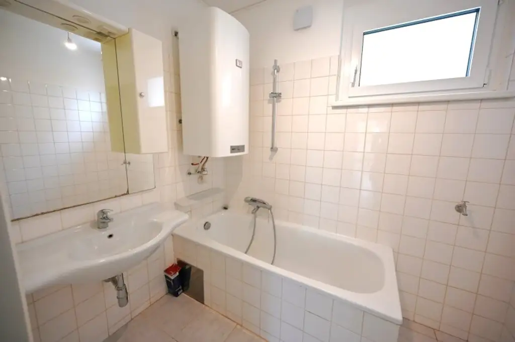Familienfreundliche Wohnung mit Balkon, Terrasse und Grünblick in Hörsching
