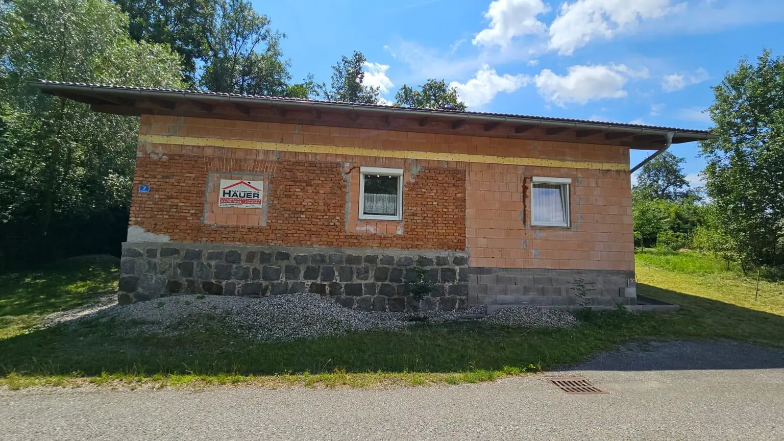 Innviertel-Highlight! Schöner neuwertiger Bungalow mit gr. Garage und schönem Garten in Eggerding nahe Andorf und Schärding zu verkaufen!