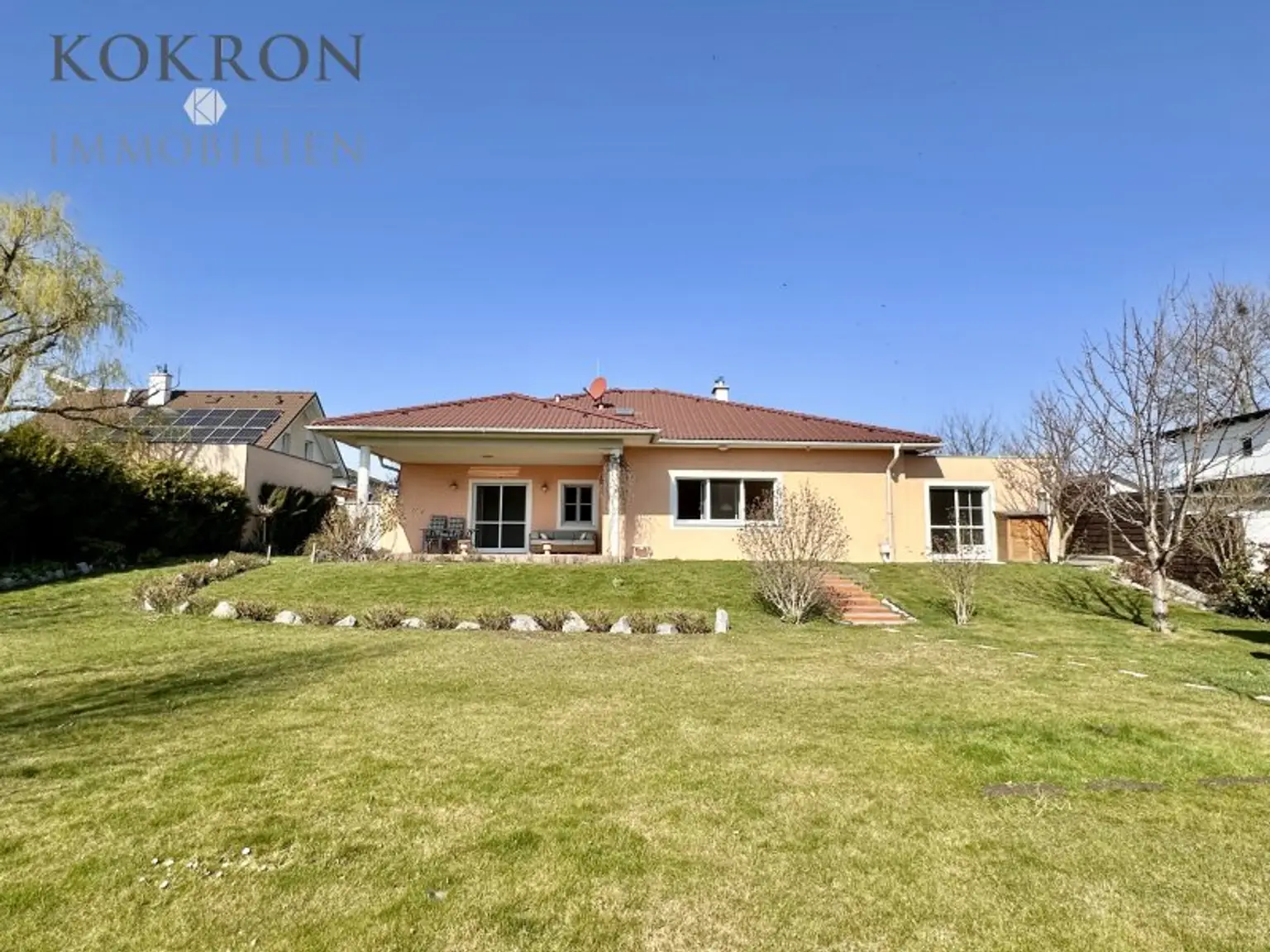 Das Haus gartenseitig