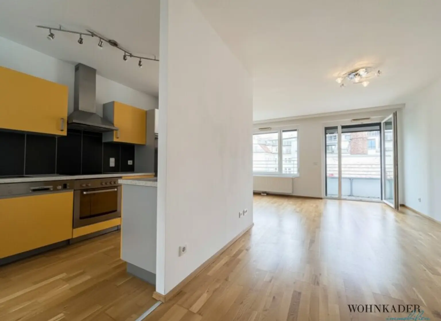 Moderne 3-Zimmer-Wohnung mit Loggia zum ruhigen Innenhof – Nähe Karmelitermarkt