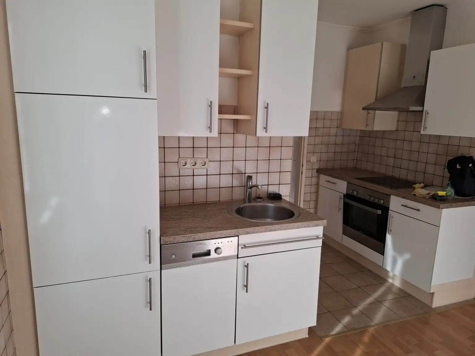 Zentrumsnahe 2-Zimmer-Wohnung mit Küchenblock im Hochparterre eines Wohnhauses in Bruck/Mur zu mieten !