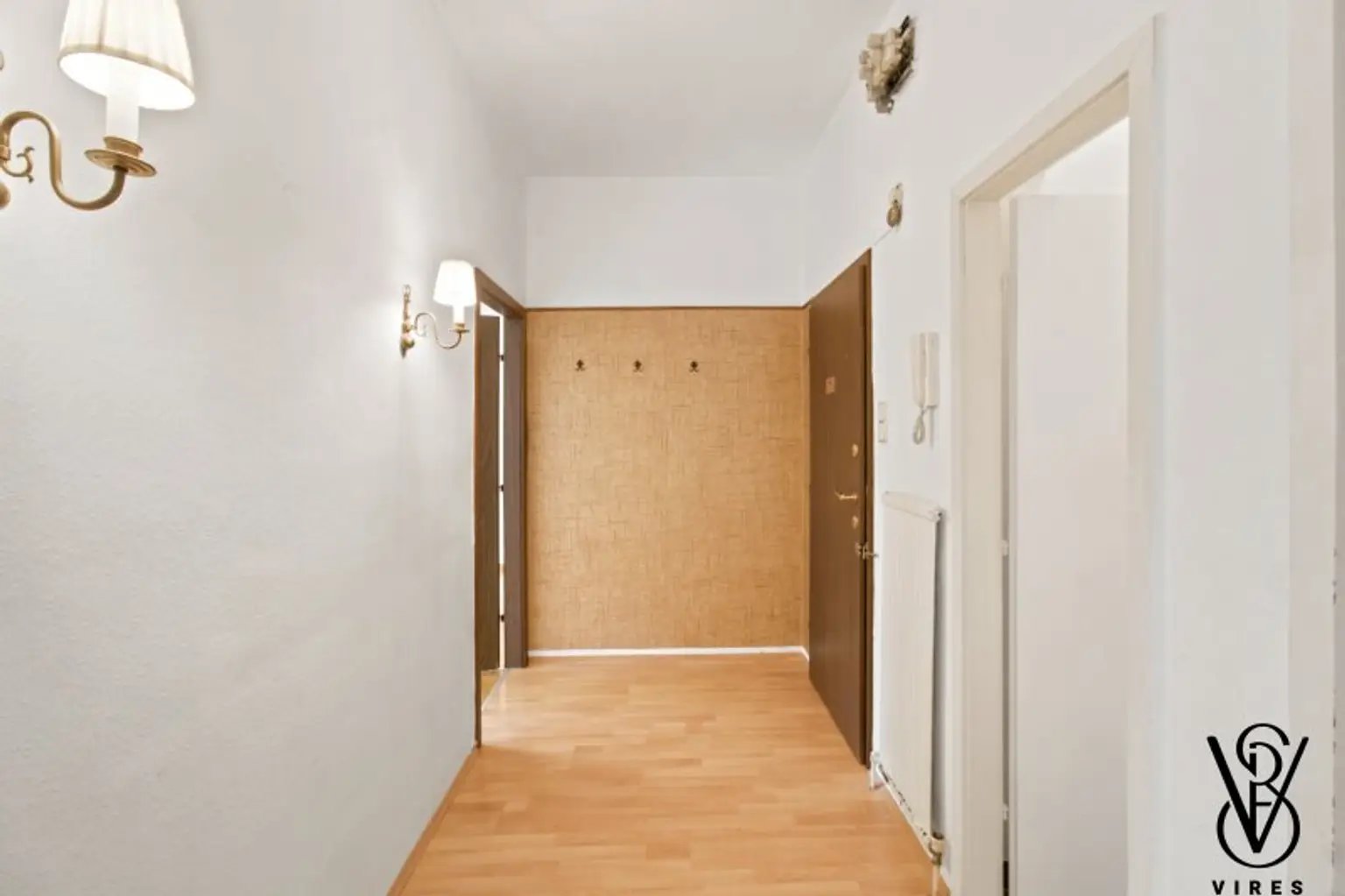 1. Stock: Vorraum mit Wohnungseingang