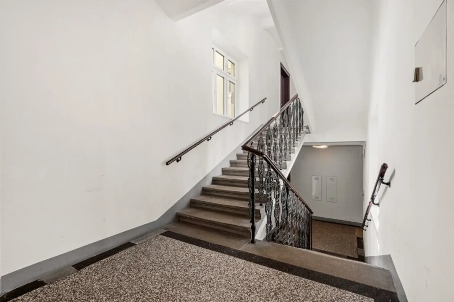 Ruhige, moderne 2-Zimmer Altbauwohnung in Zentrumsnähe! +++ RE/MAX Trend +++