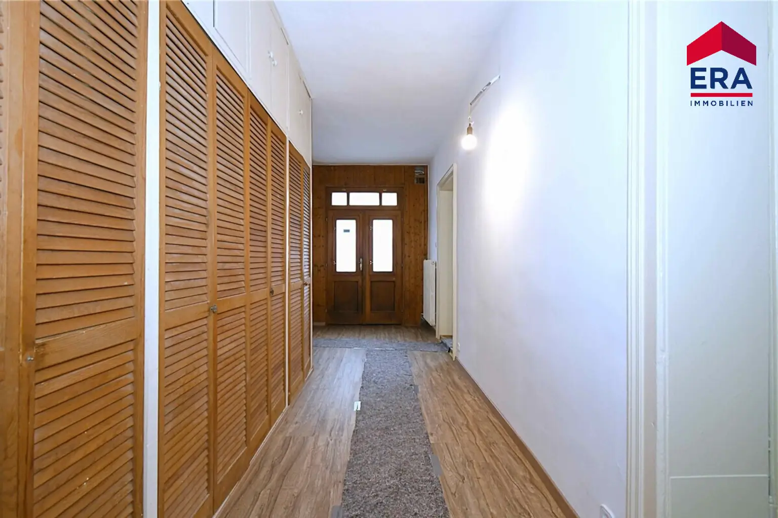 Sanierter Bauernhof mit zwei Wohnungen und großem Grundstück –ideal für Pferdeliebhaber und Familien