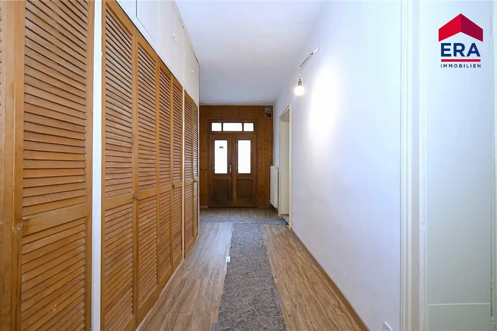 Sanierter Bauernhof mit zwei Wohnungen und großem Grundstück –ideal für Pferdeliebhaber und Familien