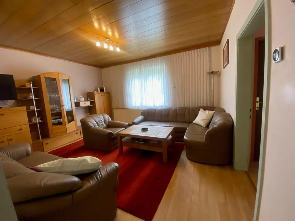 Wohnen & Wertanlage - Einfamilienhaus mit großem Garten/Baugrund in Olbendorf