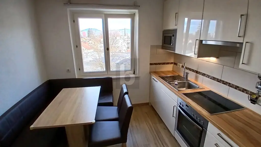 SONNIG MIT BALKON UND DURCHDACHTER RAUMAUFTEILUNG